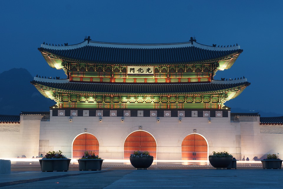 Gwanghwamun Palace lit up at nigt